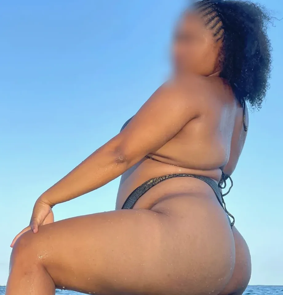 Amina, 29
